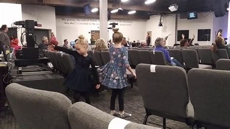 kids dancing at ihopkc prayer room - YouTube