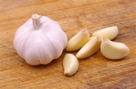 Peeling Garlic | ThriftyFun