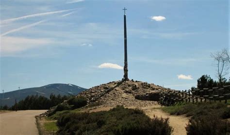 Cruz de Hierro - The Highest Point on the Camino de Santiago - Cycle Fiesta