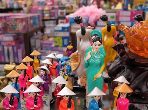 25 Best Vietnam Souvenirs + 1 thing to AVOID | Things to buy