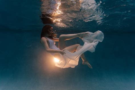 Phoenix Underwater Fashion Photography | Astrid - Alyssa Campbell Photography