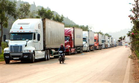 China suddenly reopened Tan Thanh border gate after notifying customs clearance for 5 days - Chu ...