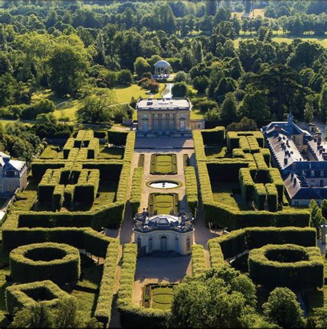 Le Pavillon Frais, jardin Français du Petit Trianon | French garden, Versailles, Versailles garden