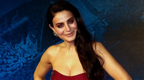 Ahead of Gadar 2, Ameesha Patel surrenders in cheque bounce case ...