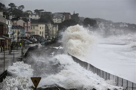 Scotland lashed by 90mph winds as Storm Abigail strikes | IBTimes UK