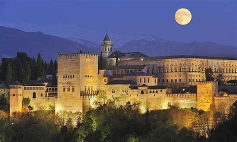 TOP 5 TIPS FOR VISITING THE ALHAMBRA PALACE IN GRANADA