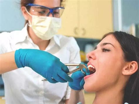 3 Home Care Tips After Tooth Extractions | Doctor Espo