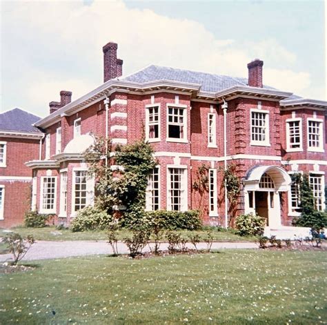 Banstead Village - Banstead Hall exterior