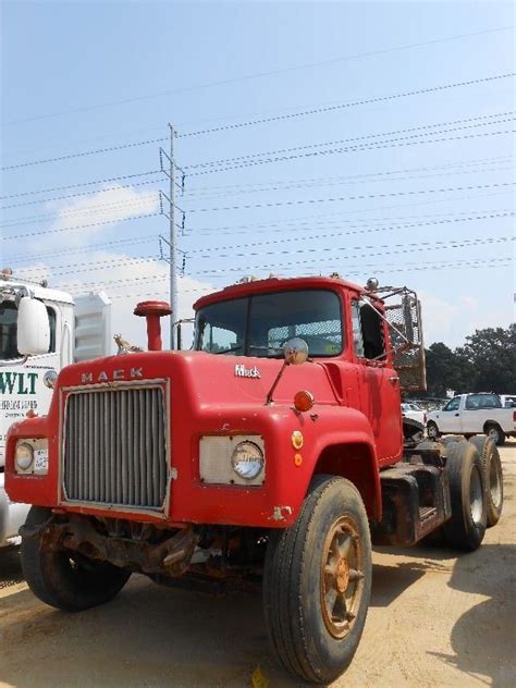 1968 R600 MACK T/A TRUCK TRACTOR, S/N 86858T4018, 237 MACK DIESEL ENG, 5 SPD TRANS, 38K REARS, 12K F