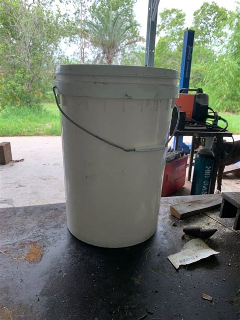 Our 5-Gallon Bucket Chicken Feeder - Super Easy DIY and Vermin Proof ...