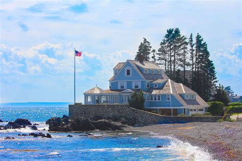 Seaside Cottages Scatter the Coast of Kennebunk, Maine | Seaside ...