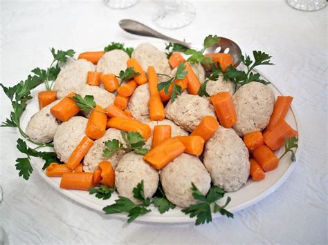 15 Traditional Jewish Foods You Should Know About | Ricette, Merluzzo, Zuppa di pesce