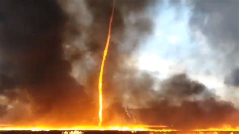 Rare fire tornado caught on film during UK industrial blaze (VIDEO) — RT World News