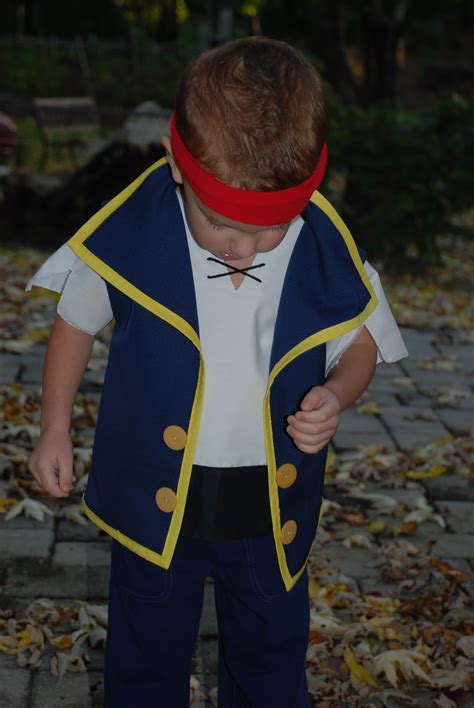 between the toys: Jake and the Neverland Pirates costume tutorial