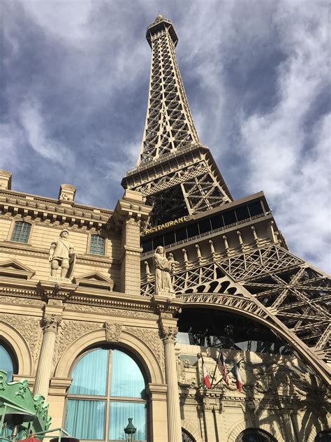 Eiffel Tower, Paris Las Vegas [OC] [3024 x 4032] : r/ArchitecturePorn