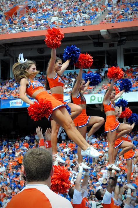 Cheer for the Gators! (Photo by Dominique Saavedra) | Cheerleading ...