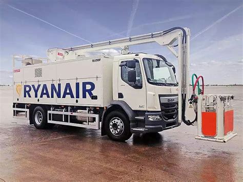 Ryanair Deicing Truck | Aircraft mechanics, Passenger, Air cargo