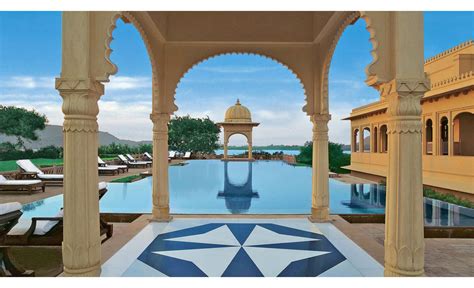 7 BEST YOGA RETREATS IN INDIA - TPM