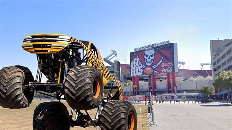 Monster truck escapes from Raymond James Stadium - Tampa News Force