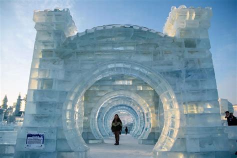 Harbin's snow park transformed into magical real-life ice kingdom | Online Version