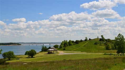 Boston Harbor Islands - Boston Waterboat Marina