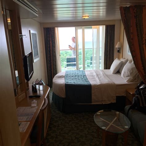 Balcony Cabin 9330 on Independence of the Seas, Category D1