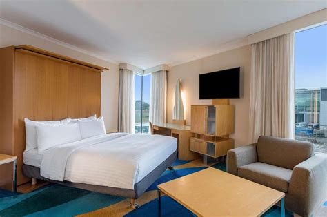 Radisson BLU Hotel London Stansted Airport Deals & Reviews, Stansted | LateRooms.com