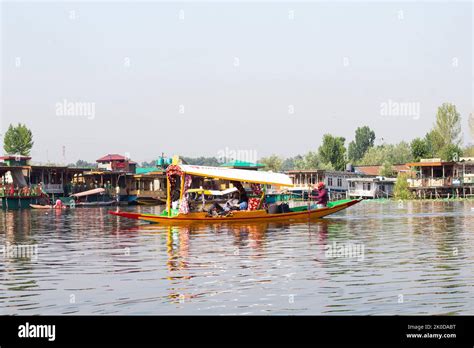 Dal lake kashmir house boat Stock Photo - Alamy