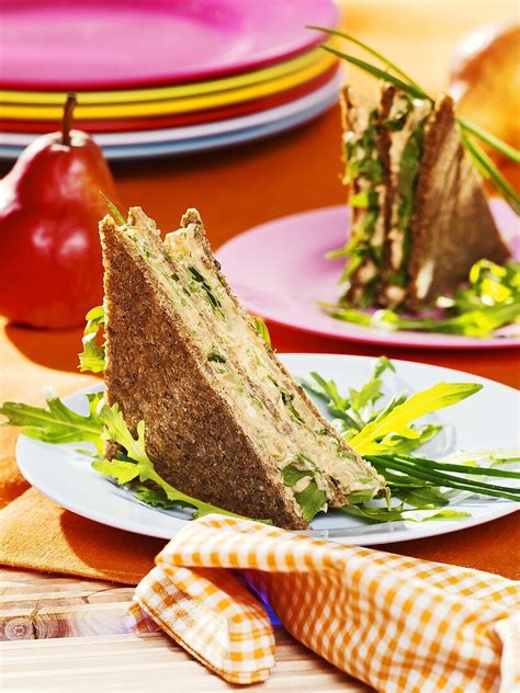 Pumpernickel-Sandwiches mit … – Bilder kaufen – 317465 StockFood