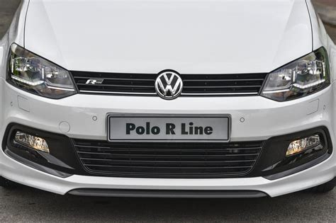 Volkswagen Polo R-Line front grille