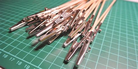 APFRO´s GUNPLA: How to make your own Alligator Clip Painting Sticks