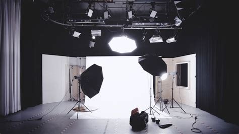 18 Types of Photography Lighting Equipment You Need to Know