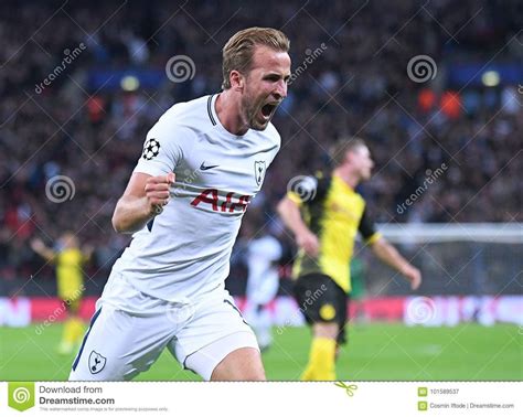 Harry Kane goal celebration. Football players pictured during the UEFA ...