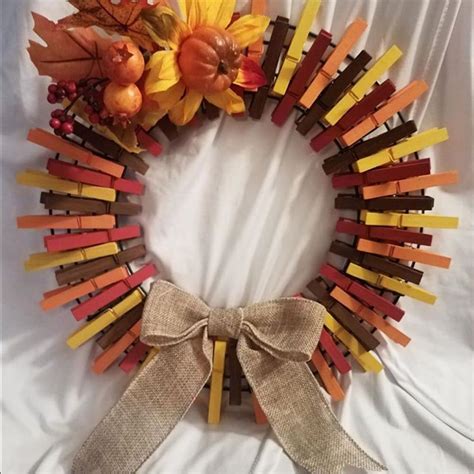 clothespin wreath | Clothes pin wreath, Diy fall wreath, Fall wreath tutorial