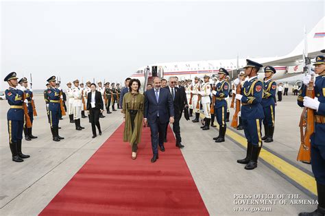 PM Nikol Pashinyan and his spouse Anna Hakobyan arrive in PRC on ...