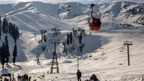 Going skiing in Gulmarg? Here’s what you need to know