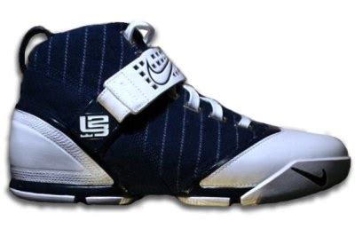 The Nike Zoom LeBron V Yankees Release Confirmed | NIKE LEBRON - LeBron ...