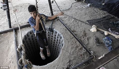 Egypt floods people-smuggling tunnels leading from Sinai to Gaza Strip | Daily Mail Online