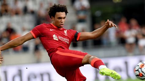 Trent Alexander-Arnold: Liverpool full-back signs new long-term deal | Football News | Sky Sports