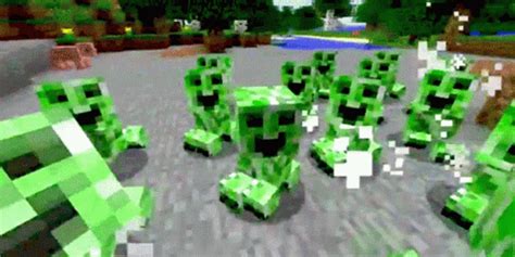 Minecraft Creeper GIF - Minecraft Creeper Attack - Discover & Share GIFs