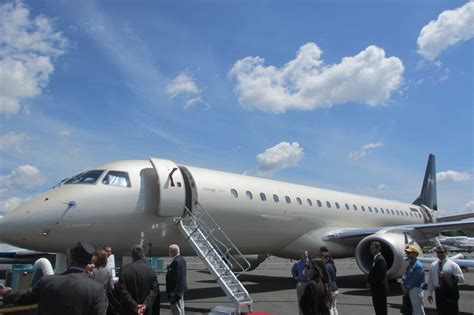 File:Embraer Lineage 1000 exterior facing left.jpg