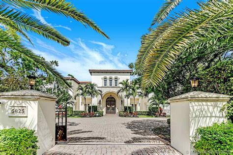 Home Of The Day: A Spectacular Custom-Built Dream Home In Pinecrest ...