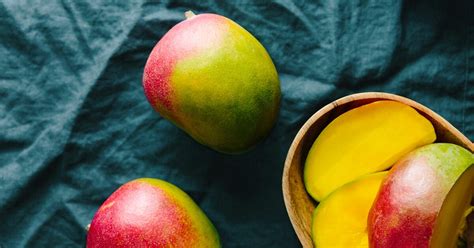 Mango: Nutrition, Health Benefits, and How to Eat It