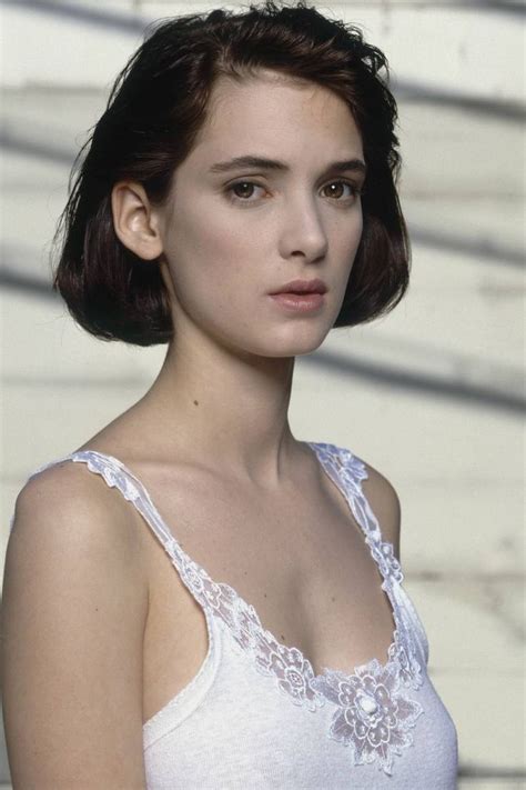 The Heathers Bob: Winona Ryder, 1989 in 2019 | Hairspiration | Pinterest | Winona ryder, Mujeres ...