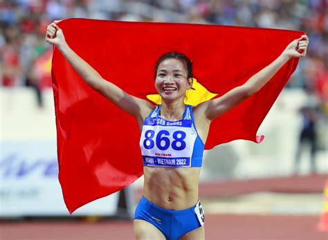 ‘Nữ hoàng điền kinh’ Nguyễn Thị Oanh đăng quang VĐV tiêu biểu Việt Nam 2022