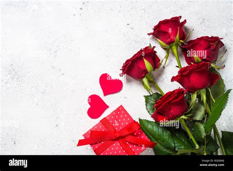 Valentines day background. Red roses, hearts and present box on white ...