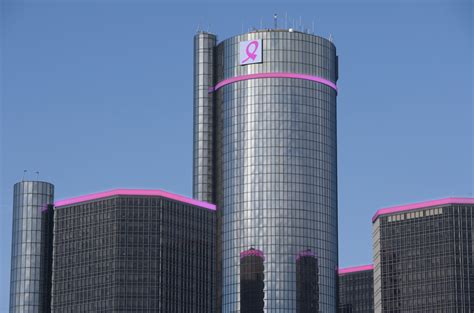 GM Headquarters Turns Pink in Fight Against Cancer - autoevolution