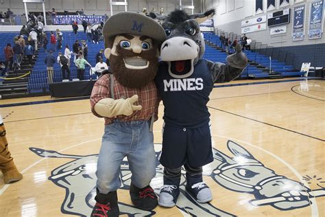 Mines welcomes new Blaster mascot at Rock the Lock | Colorado School of Mines | Newsroom