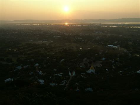 Asisbiz Mandalay Hill Sutaungpyei Pagoda sunset Nov 2004 04