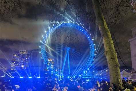 Guide to the London Eye New Year's Eve fireworks - paulcooper.uk